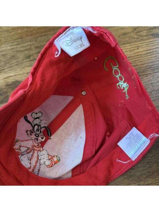 Vintage Disney Goofy Hat Cap Baseball Snap Back One Size Red  Vintage Disney Store Goofy Snapback — Red